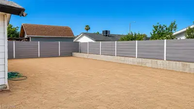 4080 Studio Street Yard