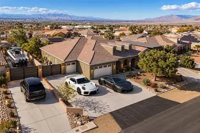 252 Hull Street, Henderson, NV 89015 Front of Structure
