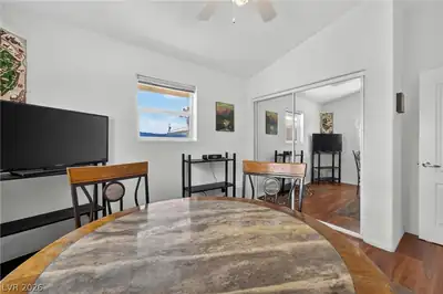 1531 West Hickory Street Dining Area