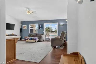 1531 West Hickory Street Living Room
