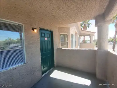 6552 WILMA Avenue 201 Entry