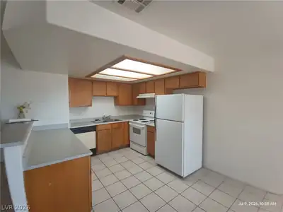 6552 WILMA Avenue 201 Kitchen