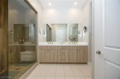 6673 Titanium Crest Street, Las Vegas, NV 89148 Primary Bathroom