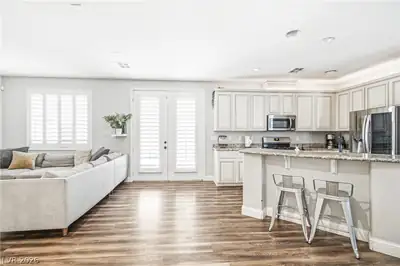 1081 Maple Bend Court Kitchen