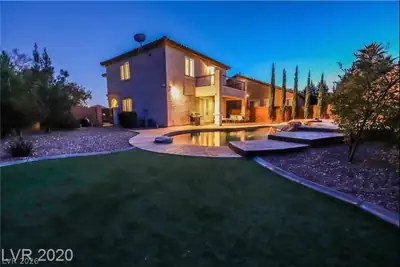 1081 Maple Bend Court Yard