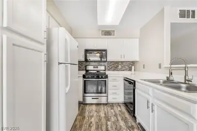 3060 Tarpon Drive 102 Kitchen
