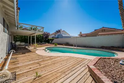 8705 Isola Drive, Las Vegas, NV 89117 Pool