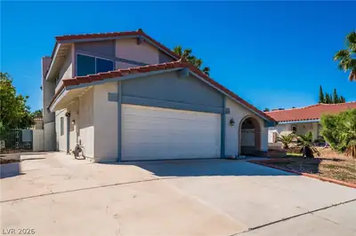 8705 Isola Drive, Las Vegas, NV 89117 Front of Structure