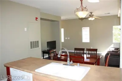 7660 West Eldorado Lane 232 Kitchen