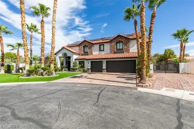 2200 Paseo Court Front of Structure