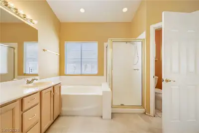 7442 Midfield Court, Las Vegas, NV 89120 Primary Bathroom