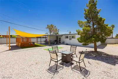1634 Serenada Avenue, Las Vegas, NV 89169 Yard