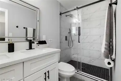 1634 Serenada Avenue, Las Vegas, NV 89169 Bathroom