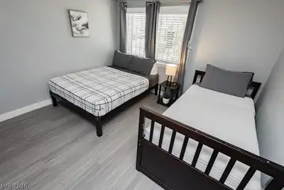 1634 Serenada Avenue, Las Vegas, NV 89169 Bedroom