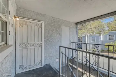 3823 South Maryland Parkway K10 Entrance Foyer