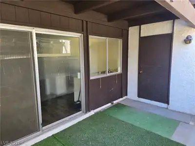 1405 Vegas Valley Drive 91 Patio