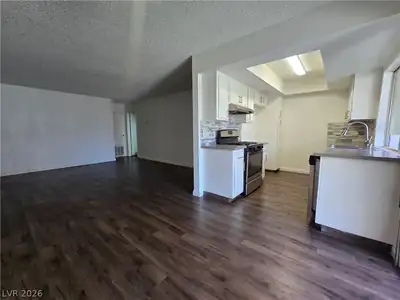 1405 Vegas Valley Drive 91 Kitchen