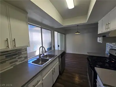 1405 Vegas Valley Drive 91 Kitchen