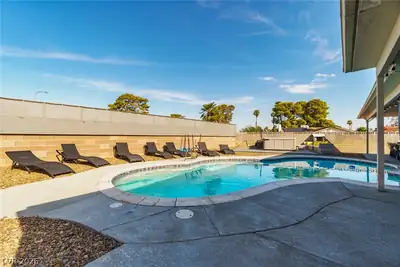 5551 Corral Circle, Las Vegas, NV 89119 Pool