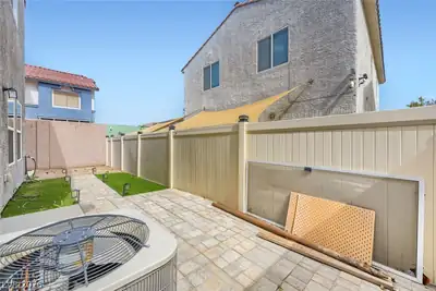 1896 Via Del Rey Court, Las Vegas, NV 89115 Yard