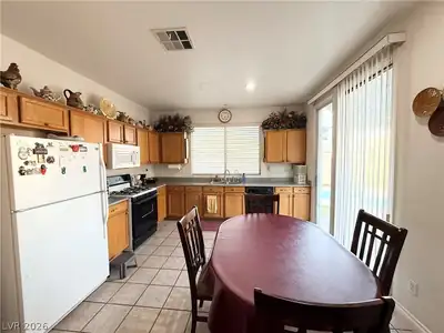 242 Pleasant Pebble Street, Henderson, NV 89074 Kitchen