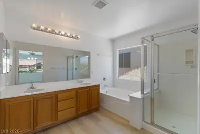 9538 Creedmoor Court, Las Vegas, NV 89148 Primary Bathroom