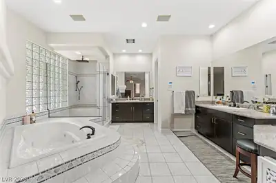 2875 Mountain Mist Court, Las Vegas, NV 89117 Primary Bathroom