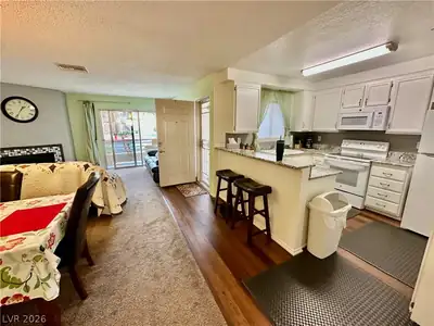 2221 Bay Club Drive 102 Kitchen