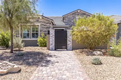 7547 West Ford Avenue Courtyard