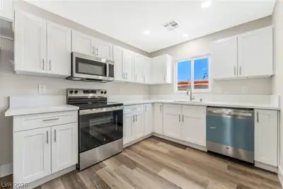 1031 Palm Street, Las Vegas, NV 89104 Kitchen