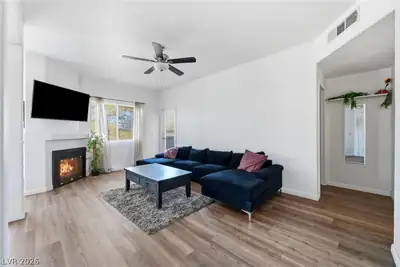 1050 East Cactus Avenue 2006 Living Room
