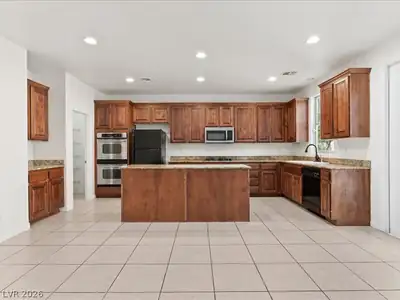 4021 Villa Serena Lane, North Las Vegas, NV 89081 Kitchen