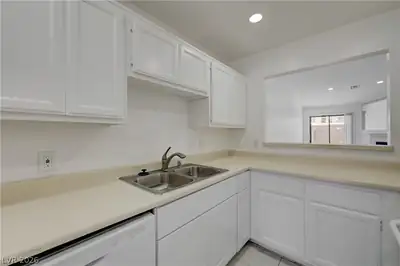 313 CROSSWIND Way Kitchen