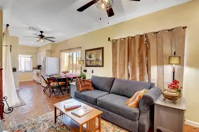 481 Benedict (Casita) Drive Living Room