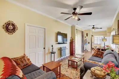 481 Benedict (Casita) Drive Living Room