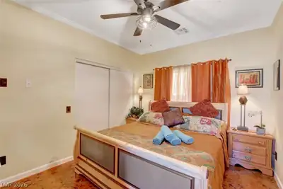 481 Benedict (Casita) Drive Primary Bedroom