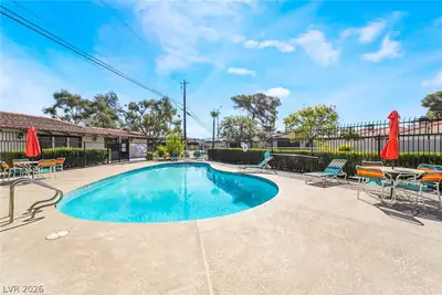 4211 Flamingo Crest Drive, Las Vegas, NV 89121 Pool