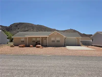 5 Love Lane, Caliente