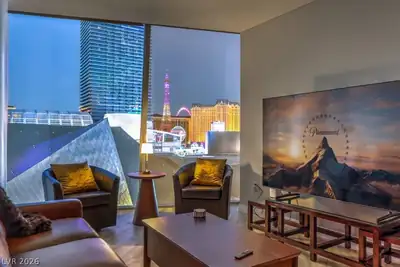 3726 Las Vegas Boulevard 701 Sitting Room