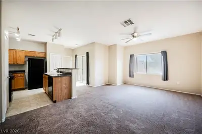 6320 Snap Ridge Street 201 Kitchen