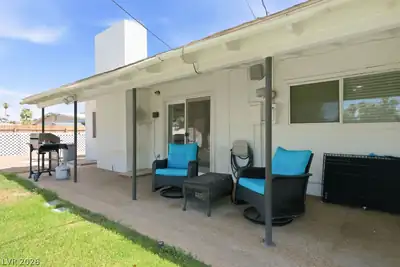 551 East Oakey Boulevard Patio