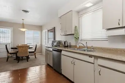 551 East Oakey Boulevard Kitchen