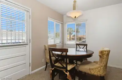 551 East Oakey Boulevard Dining Area