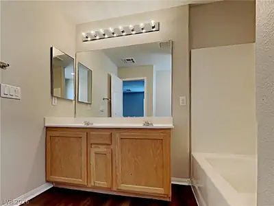 10339 Ladybug Bend Street, Las Vegas, NV 89183 Bathroom