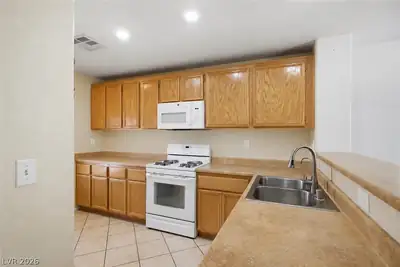 1172 Gecko Road, Henderson, NV 89002 Kitchen