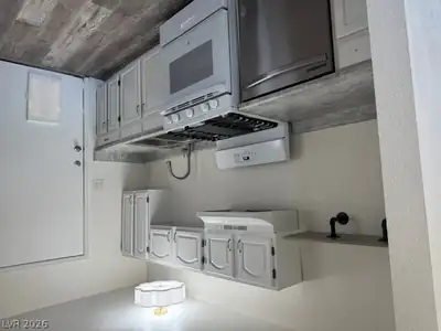 242 Kansas Avenue, Henderson, NV 89015 Kitchen