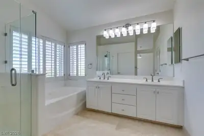 7836 Silver Plateau Avenue, Las Vegas, NV 89128 Primary Bathroom