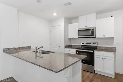 341 Summer Sparrow Avenue, Henderson, NV 89011 Kitchen