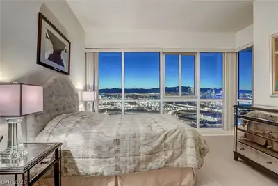 4575 Dean Martin Drive 2812 Bedroom