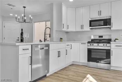 3137 Sunrise Cove Avenue, North Las Vegas, NV 89031 Kitchen